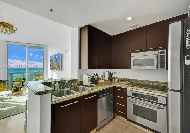 4th image of 6515 Collins Ave #804, Miami Beach, FL 33141 | MLS# A11996646