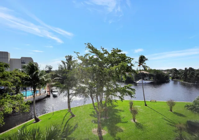 Homes for sale in Boca Raton, FL | 7 Royal Palm Wy #404, Boca Raton, FL 33432 | MLS# B26012649