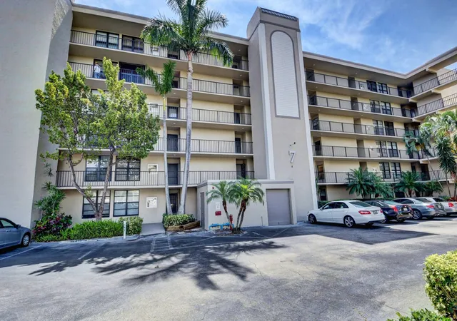 Homes for sale in Boca Raton, FL | 7 Royal Palm Wy #404, Boca Raton, FL 33432 | MLS# B26012649