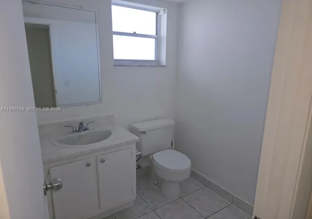2nd image of 320 Ne 12Th Ave, Hallandale Beach, FL 33009