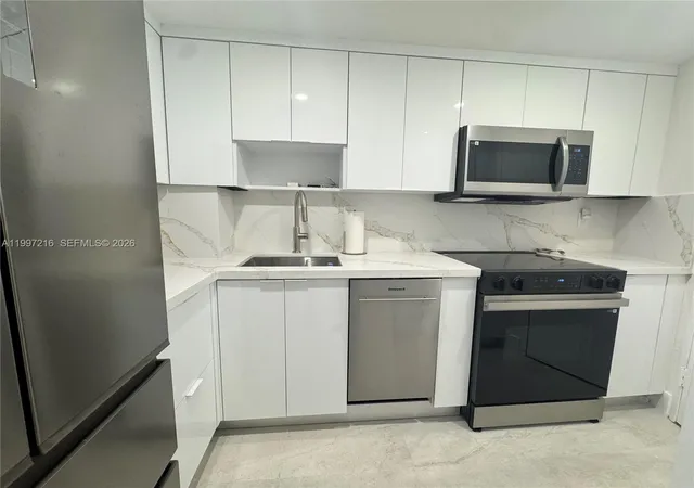 5th image of 2899 Collins Ave #424, Miami Beach, FL 33140 | MLS# A11997216