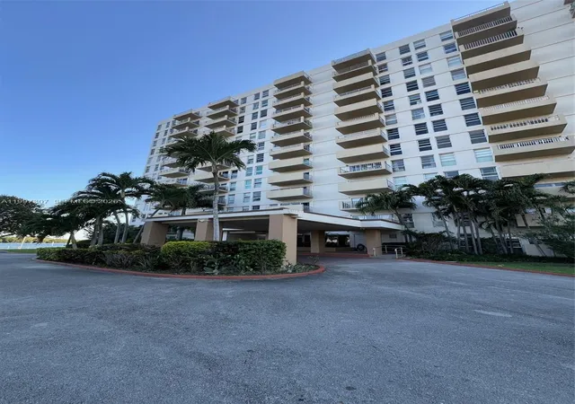 4th image of 880 Ne 69Th St #11M, Miami, FL 33138 | MLS# A11997307