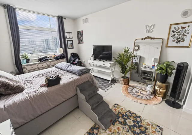 Photo 3 of Condo for sale at 140 S Dixie Hwy #823, Hollywood, FL 33020 | MLS# B26013032 | Listing updated on 2026-09-23