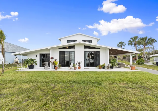 Photo 2 of Single family home for sale at 8309 S Indian River Dr, Fort Pierce, FL 34982 | MLS# B26013093 | Listing updated on 2026-09-23