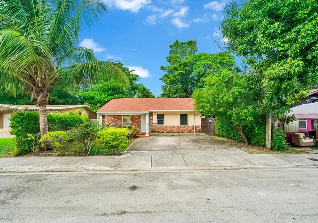 2nd image of 6133 Sw 62nd Ter, South Miami, FL 33143 | MLS# A11996195