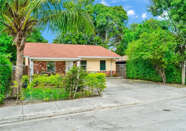4th image of 6133 Sw 62Nd Ter, South Miami, FL 33143 | MLS# A11996195