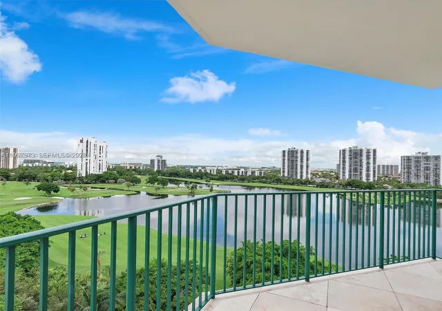 2nd image of 20000 E Country Club Dr #1102, Miami, FL 33180 | MLS# A11997973
