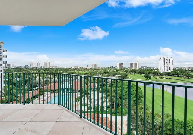 3rd image of 20000 E Country Club Dr #1102, Miami, FL 33180 | MLS# A11997973