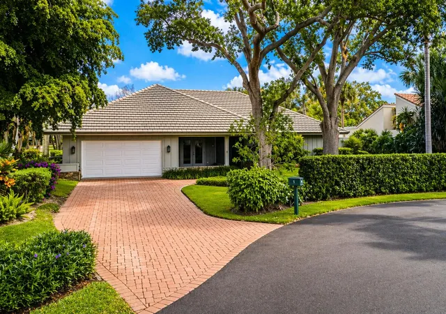 Homes for sale in Palm Beach Gardens, FL | 1 E Balfour Rd Rd E, Palm Beach Gardens, FL 33418 | MLS# B26013384