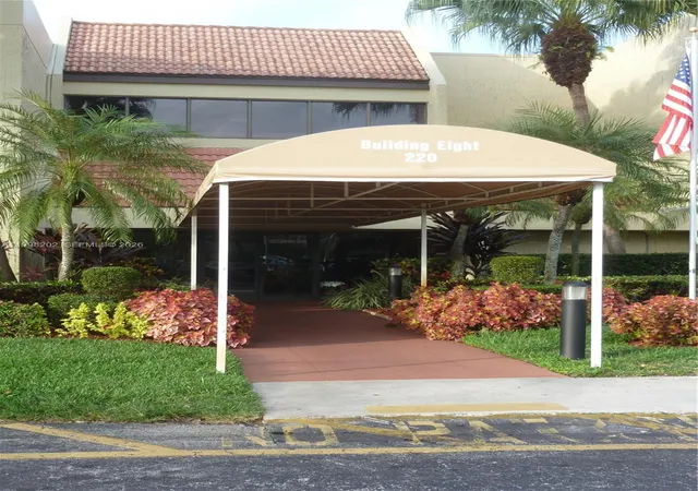 1st image of 220 Lakeview Dr #301, Weston, FL 33326 | MLS# A11998202