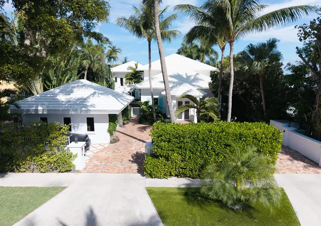 Photo 1 of Mansion for sale at 121 Seville Rd, West Palm Beach, FL 33405 | MLS# B26013486 | Listing updated on 2026-10-06