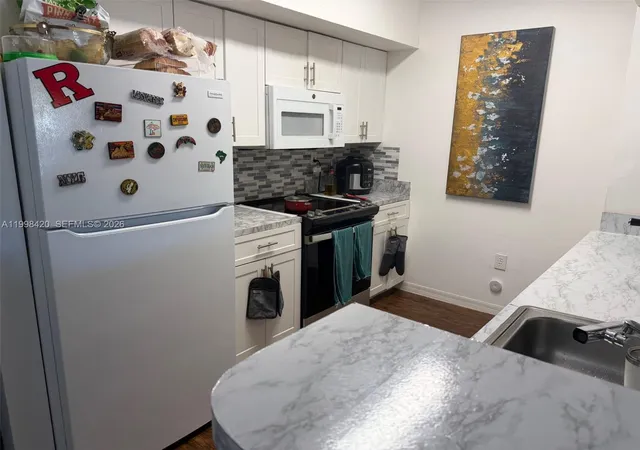 2nd image of 200 Sw 117Th Ter, Pembroke Pines, FL 33025