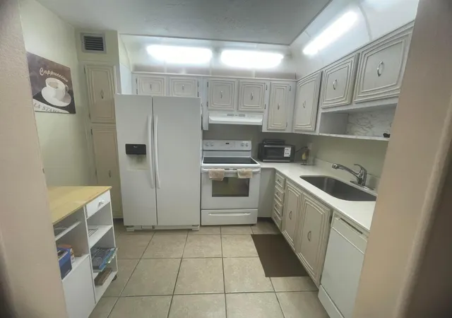 Condo for sale at 2821 Somerset Dr #118, Lauderdale Lakes, FL 33311 | MLS# B26013711