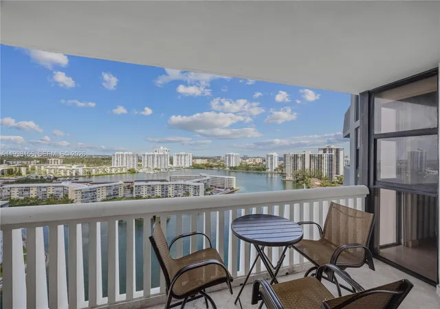 3rd image of 1000 W Island Blvd #1910, Aventura, FL 33160 | MLS# A11998156
