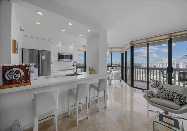 4th image of 1000 W Island Blvd #1910, Aventura, FL 33160 | MLS# A11998156