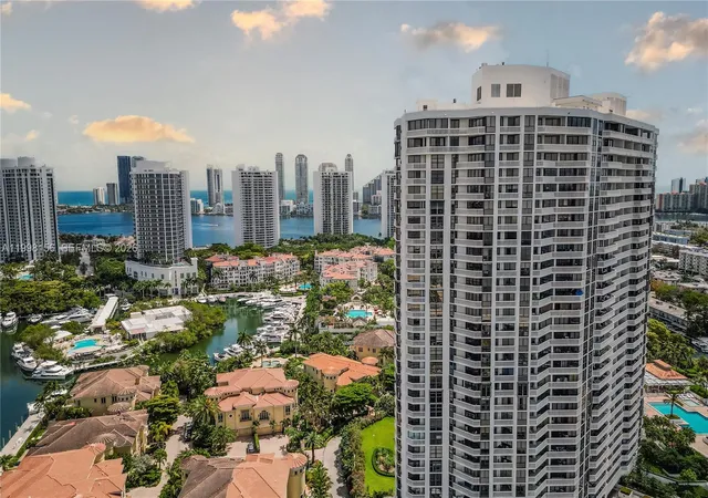 2nd image of 1000 W Island Blvd, Aventura, FL 33160