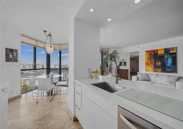 5th image of 1000 W Island Blvd #1910, Aventura, FL 33160 | MLS# A11998156