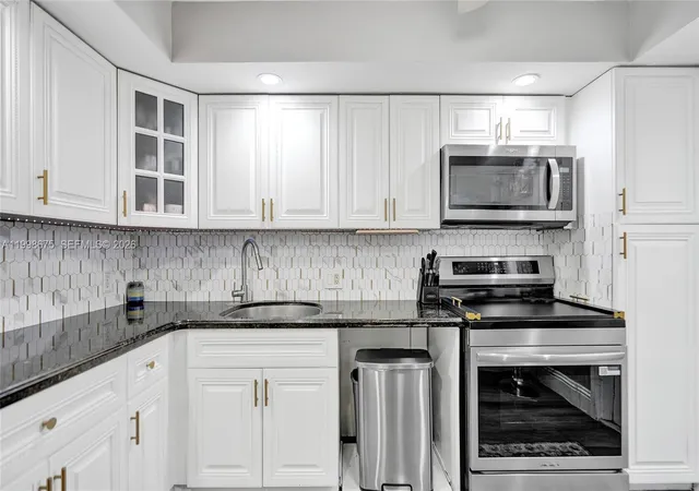 Homes for sale in Pompano Beach, FL | 2651 S Course Dr #410, Pompano Beach, FL 33069 | MLS# A11998675