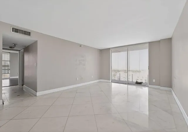 Listing Photo 4 - Condo for sale in building located at 6061 Collins Ave, Miami, FL 33140 - Unit #23a