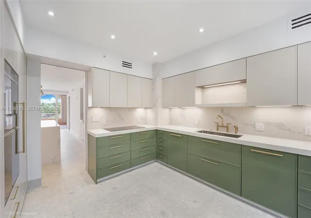 2nd image of 737 Crandon Blvd 301 #301, Key Biscayne, FL 33149 | MLS# A11998781