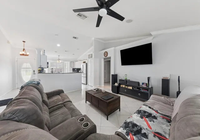 4th image of 5317 Nw South Lanett Cir, Port St Lucie, FL 34986 | MLS# B26014086