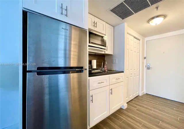 5th image of 19201 Collins Ave #504, Sunny Isles Beach, FL 33160 | MLS# A11999121