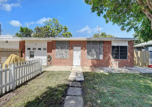 Homes for sale in Delray Beach, FL | 707 Sw 9th Ct, Delray Beach, FL 33444 | MLS# B26014205