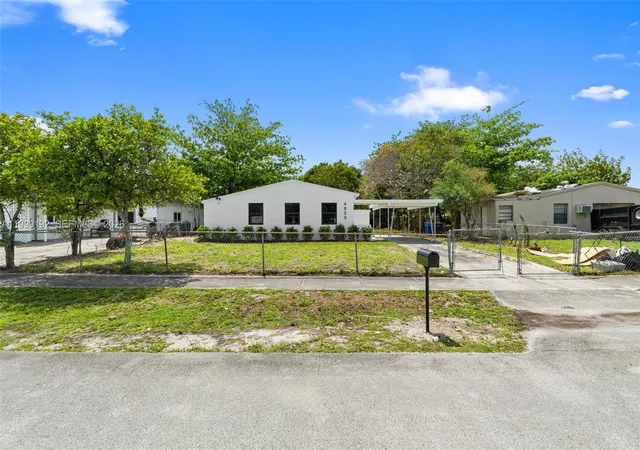 Homes for sale in West Park, FL | 4520 Sw 33rd Dr, West Park, FL 33023 | MLS# A11999192