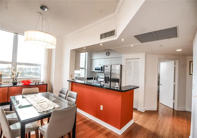 4th image of 19501 W Country Club Dr #1014, Aventura, FL 33180 | MLS# A11999196