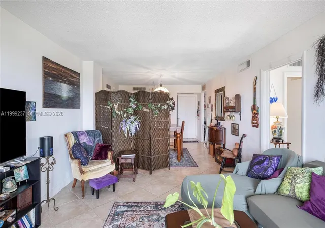 3rd image of 3475 N Country Club Dr #619, Miami, FL 33180 | MLS# A11999237