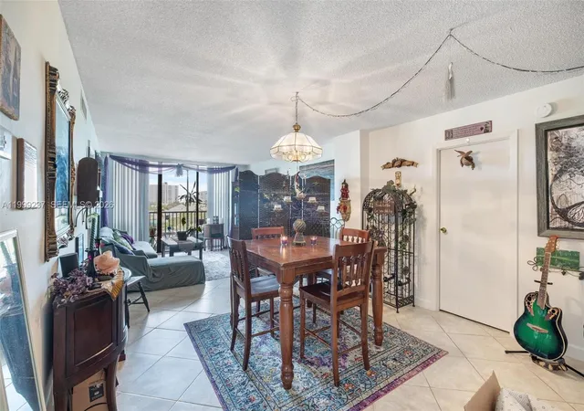 5th image of 3475 N Country Club Dr #619, Miami, FL 33180 | MLS# A11999237