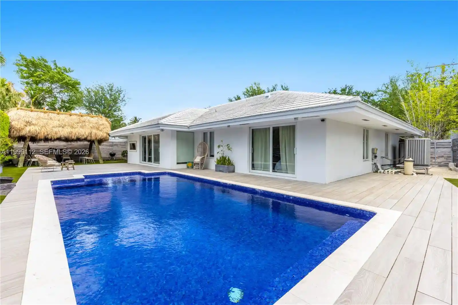 Single family home for sale at 524 Warren Ln, Key Biscayne, FL 33149 | MLS# A11999112