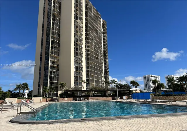 4th image of 20335 W Country Club Dr #206, Aventura, FL 33180 | MLS# A11999327