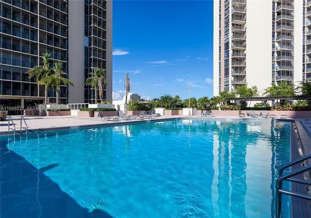 5th image of 20335 W Country Club Dr #206, Aventura, FL 33180 | MLS# A11999327