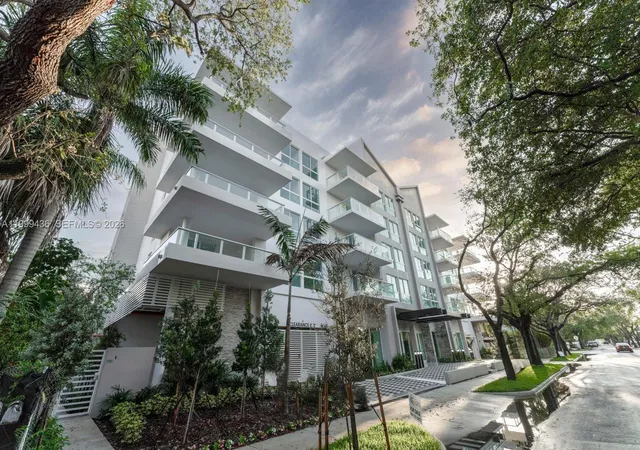 2nd image of 1850 Monroe St #409, Hollywood, FL 33020 | MLS# A11999436
