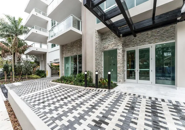 3rd image of 1850 Monroe St #409, Hollywood, FL 33020 | MLS# A11999436