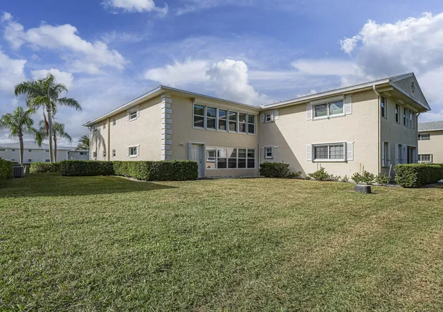 Homes for sale in Vero Beach, FL | 700 Lake Orchid Circle, Vero Beach, FL 32962 | Houzeo