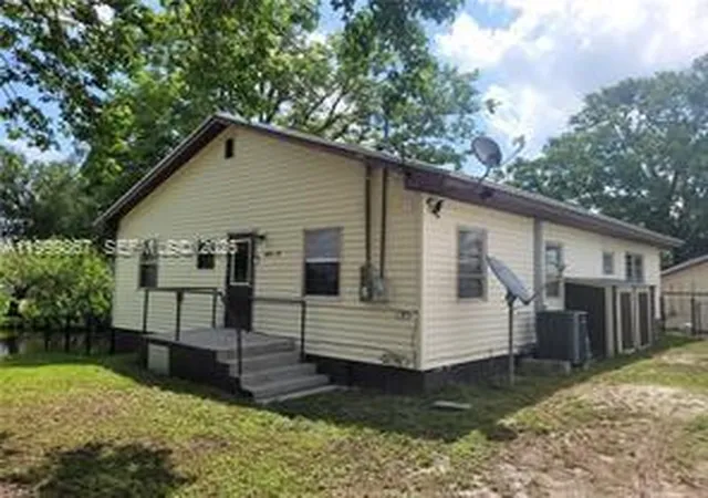 1st image of 1104 Gulf St, Moore Haven, FL 33471 | MLS# A11999867