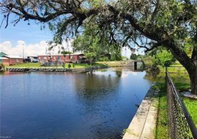 2nd image of 1104 Gulf St, Moore Haven, FL 33471 | MLS# A11999867