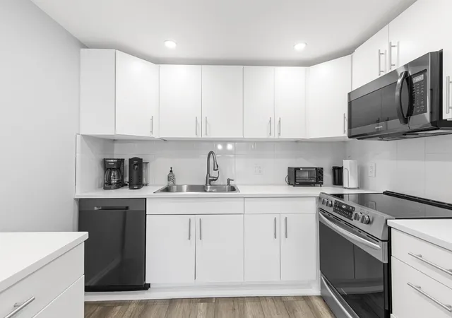 Listing Photo 4 - Condo for sale in building located at 1032 Ventnor H Crescent, Deerfield Beach, FL 33442 - Unit #H