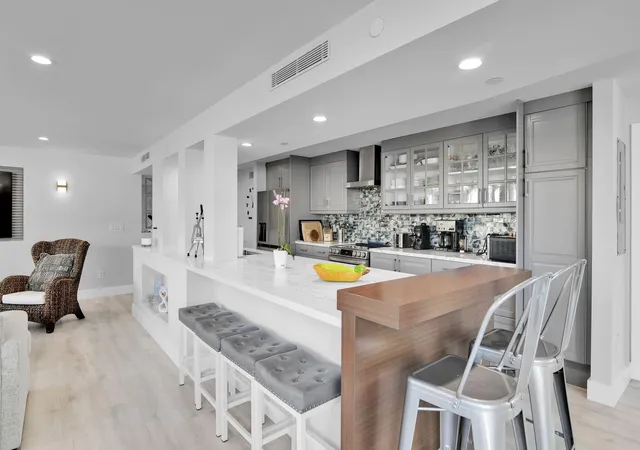 2nd image of 859 Jeffery St #202, Boca Raton, FL 33487 | MLS# B26014820