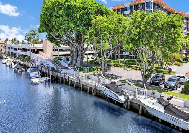 2nd image of 859 Jeffery St, Boca Raton, FL 33487