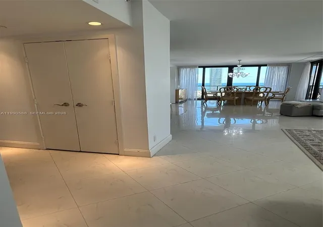 5th image of 19667 Turnberry Wy #18K, Aventura, FL 33180 | MLS# A11990588