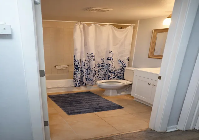 2nd image of 1118 Grn Pine Blvd, West Palm Beach, FL 33409