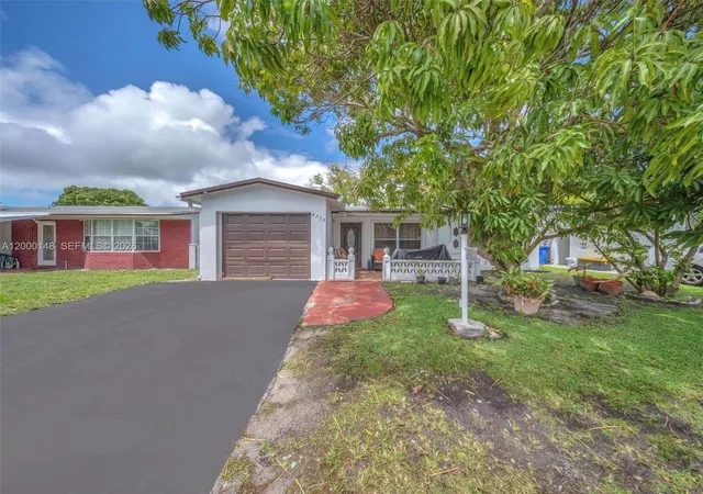 3rd image of 4715 Nw 43Rd St, Lauderdale Lakes, FL 33319 | MLS# A12000148