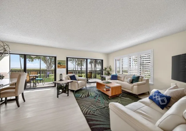 Homes for sale in Hutchinson Island, FL | 218 Ne Edgewater Dr #218, Hutchinson Island, FL 34996 | MLS# B26015027
