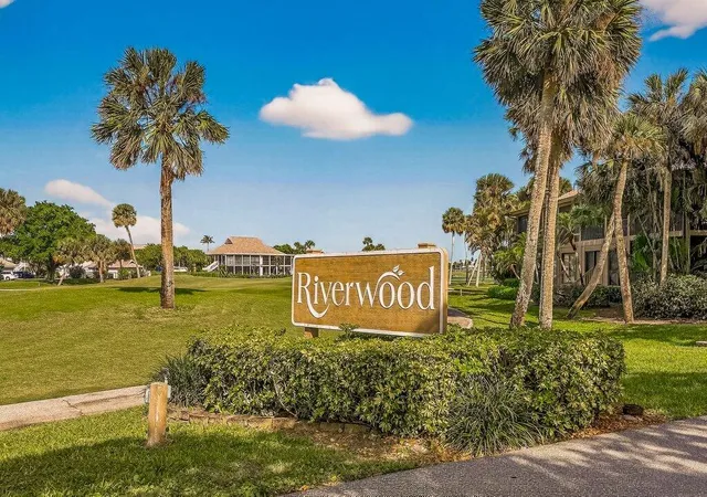 Homes for sale in Hutchinson Island, FL | 218 Ne Edgewater Drive, Hutchinson Island, FL 34996 | Houzeo