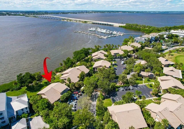 Homes for sale in Stuart, FL | 218 Ne Edgewater Dr, Stuart, FL 34996