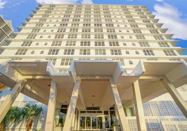 17th image of 4747 Collins Ave #1108, Miami Beach, FL 33140 | MLS# A12000458