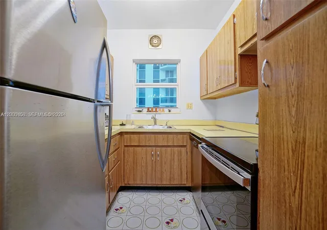 5th image of 4747 Collins Ave #1108, Miami Beach, FL 33140 | MLS# A12000458